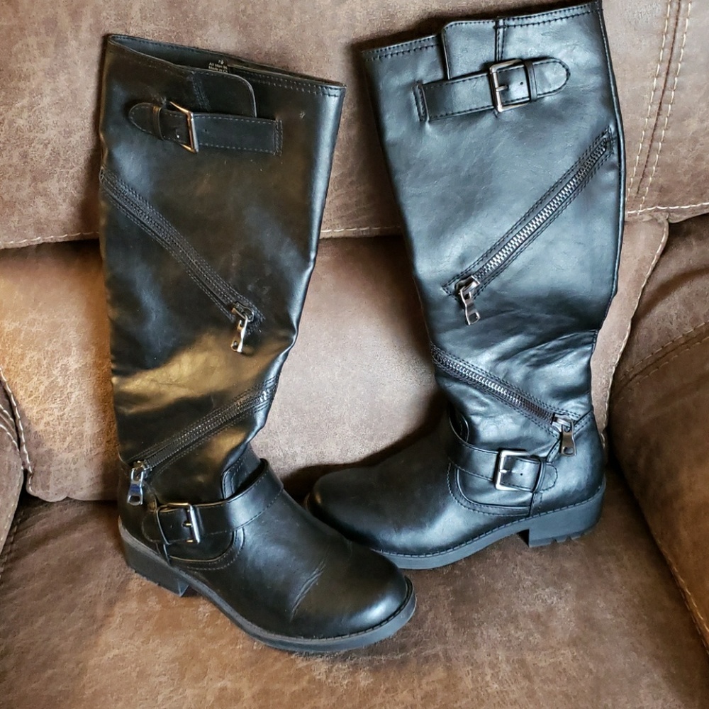 Black Zippered Boots 7.5